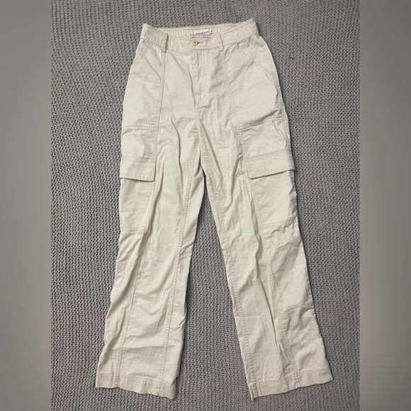 Abercrombie & Fitch Pants - Abercrombie highwaisted cargo pants